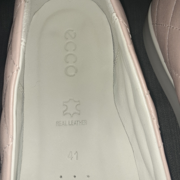 Ecco Flats - Picture 3 of 4